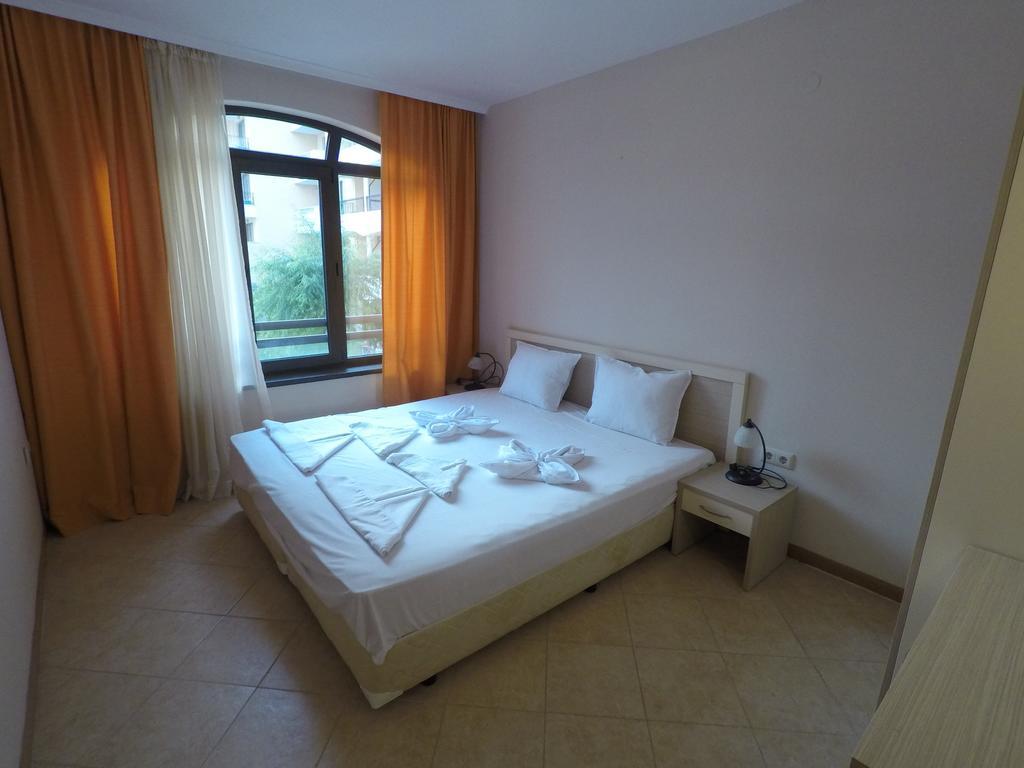 Royal Sun - Sunny Cove Apartment Сонячний Берег Екстер'єр фото